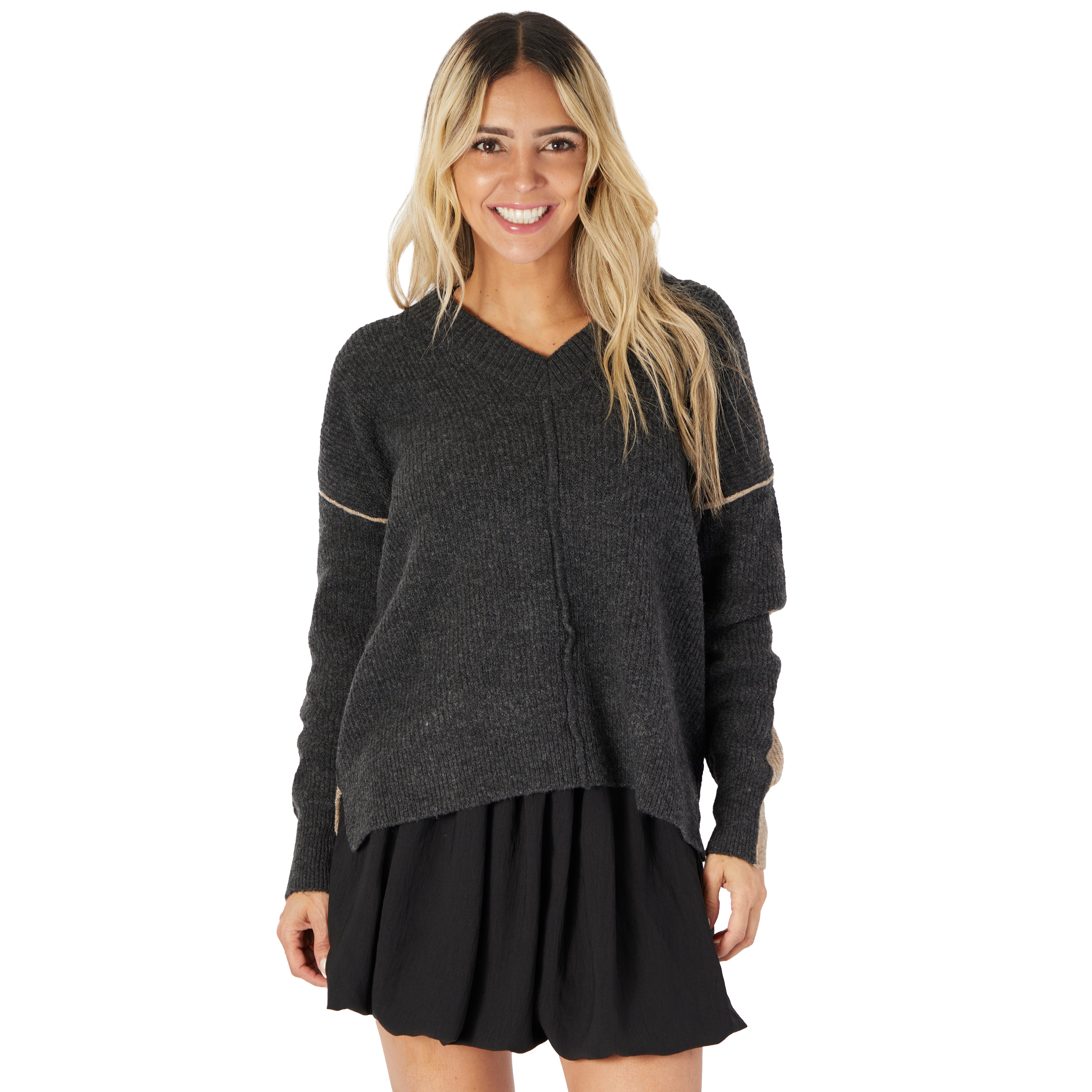 Two Tone V-Neck Sweater - Denny's